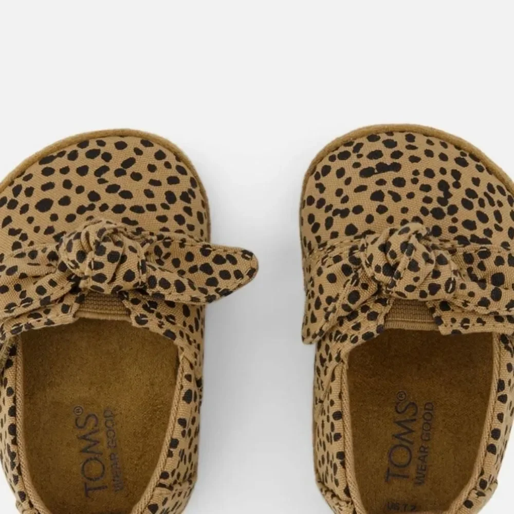 Toms Layette Alpargata Cheetah  Print Crib Shoes‎
